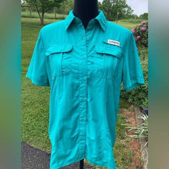 Magellan Outdoors Green Fish Gear Relaxed Fit Moisture Wicking Top Women's Sz M - Picture 1 of 6